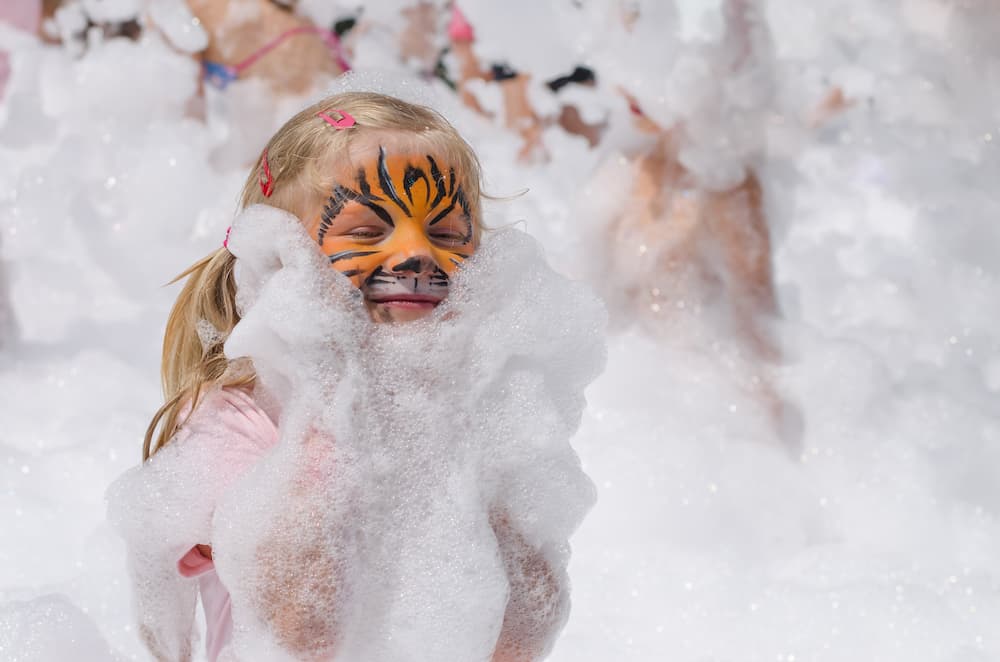 how to throw a foam party foamdaddy.com